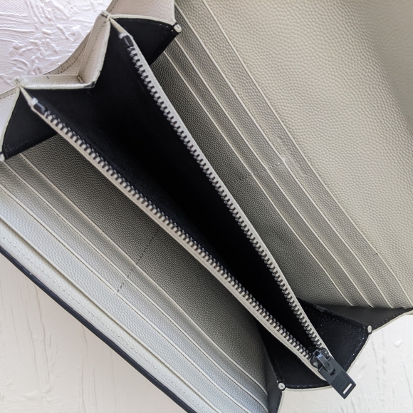 Yves Saint Laurent wallet - Picture 5 of 16